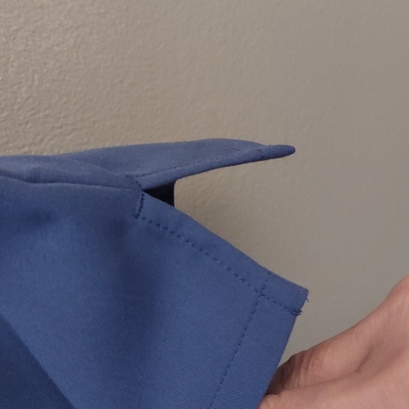 FIGS Catarina One Pocket V Neck Scrub Top In Big Sky - Picture 6 of 15